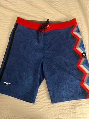 Hurley Men’s Blue Red Chevron Boardshorts Sz 30